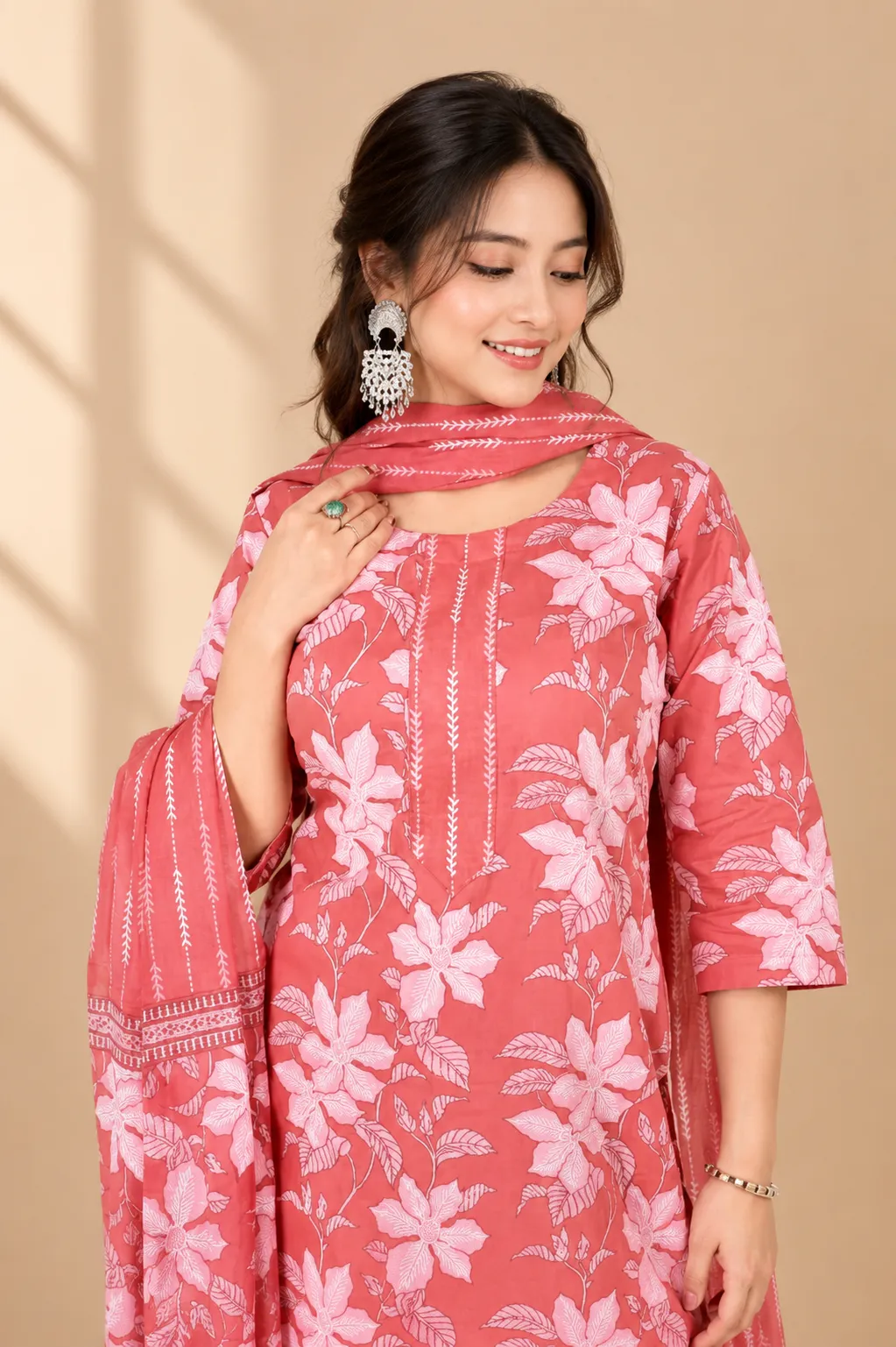 Women Pink Floral Print Kurta Pant Dupatta Set